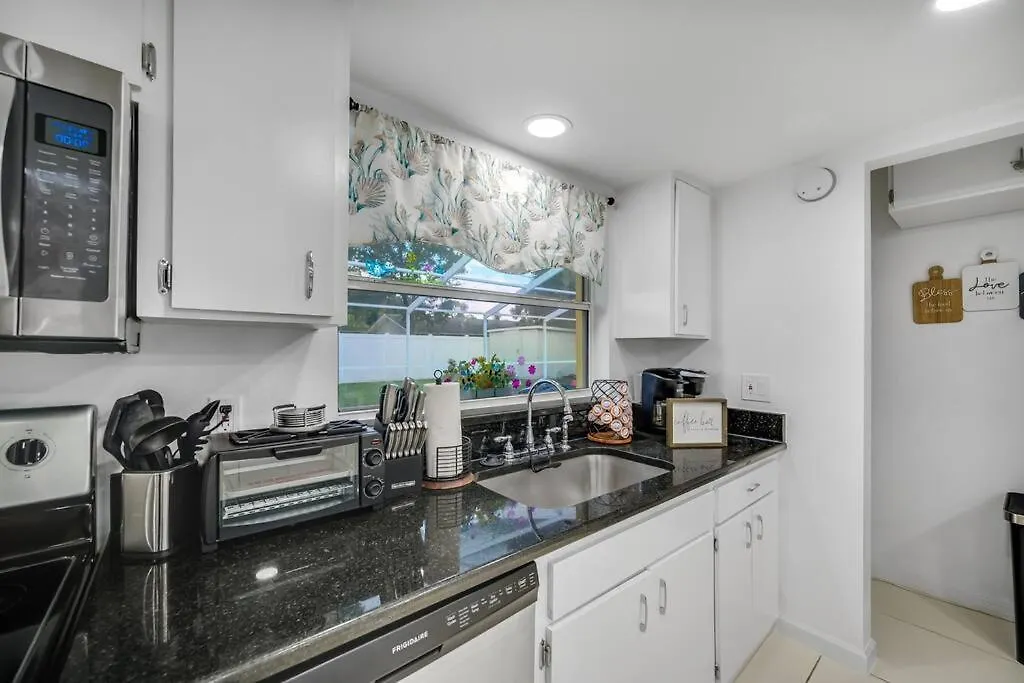 Holiday home Cozy Family Home In Tampa With Private & Heated Pool, Pool Table And Kids Play Area