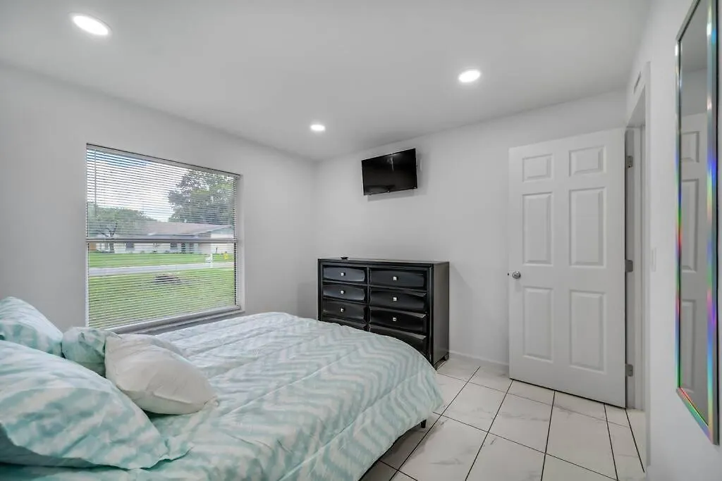 Holiday home Cozy Family Home In Tampa With Private & Heated Pool, Pool Table And Kids Play Area